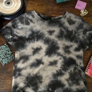 selling a nice top. would go nice with black,white, and etc.selling this for $8